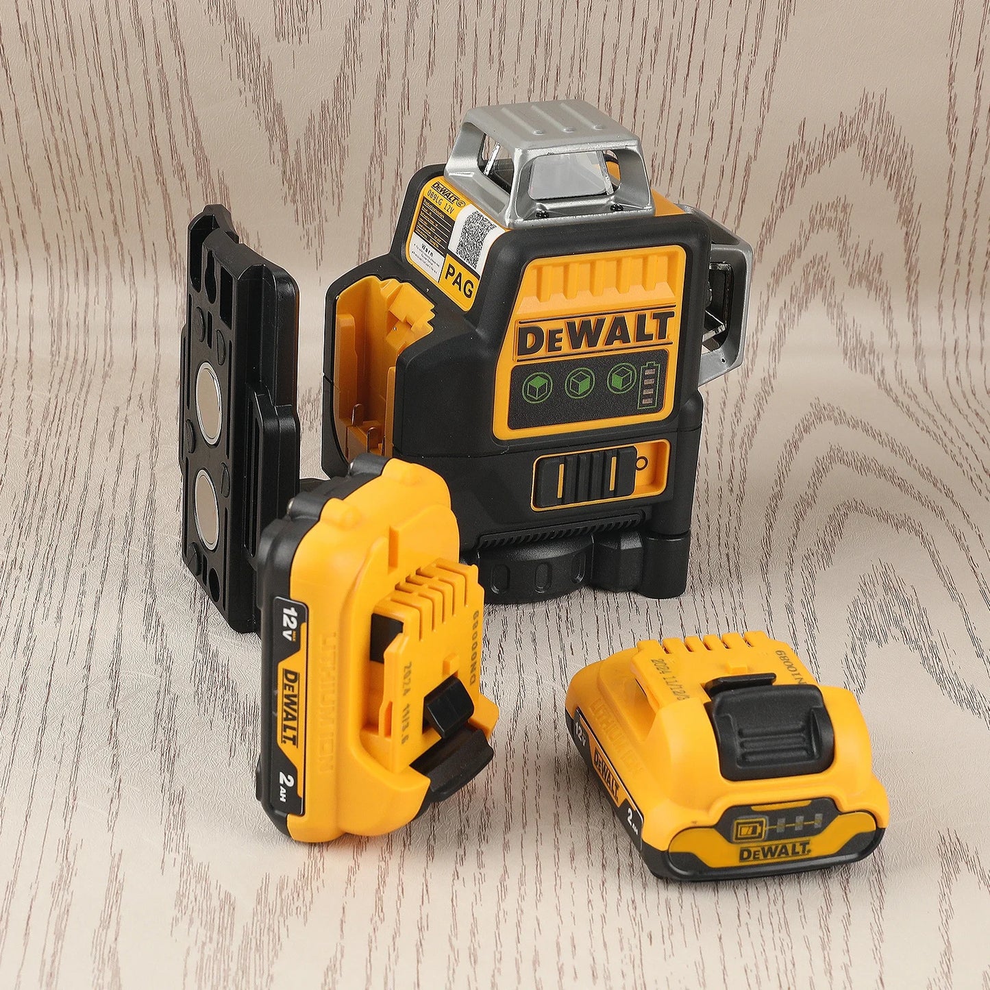 DEWALT DW089LG 3-Sided Vertical Laser Level With 360 Degree